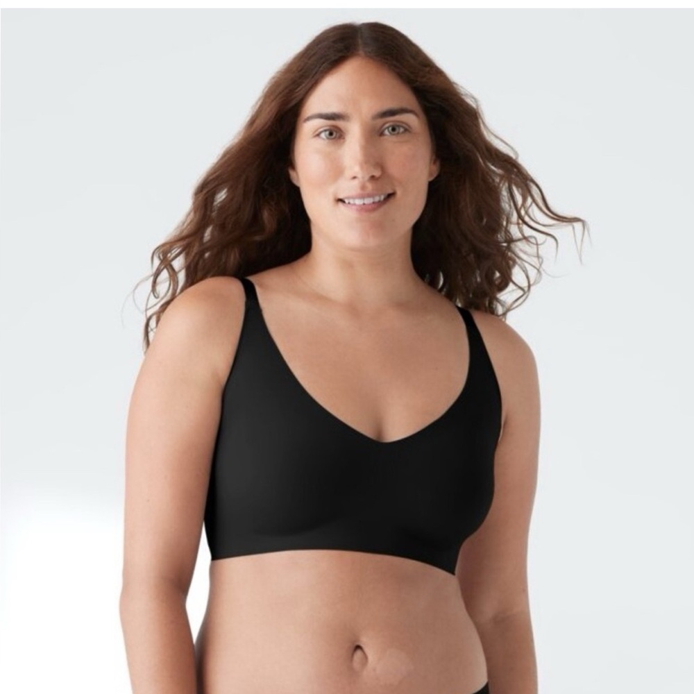 TRUE & CO. Black triangle convertible wirefree pullover soft bra  new no box